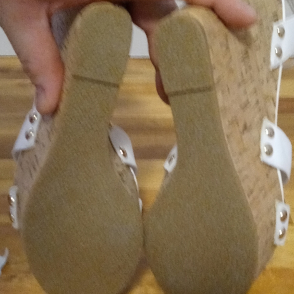 KYNDALL,Wedges, 8.5, white, SMOKE-FREE CLOSET! 🚭🛍️ - Picture 6 of 10